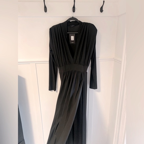 NWT the viral FashionNova Dress that looks good on everyone! - Picture 2 of 6